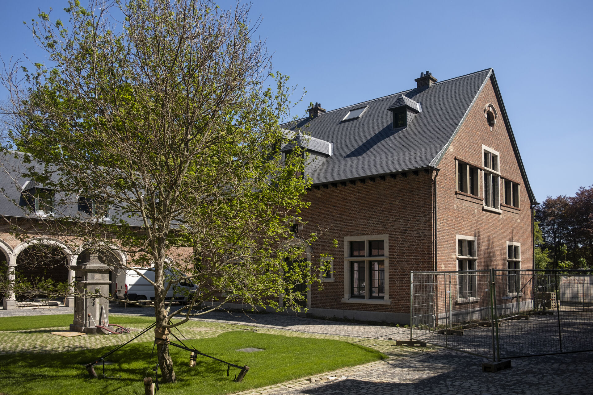 Foto 7 Jachtpaviljoen langs achter beeld Teherbestemmen be