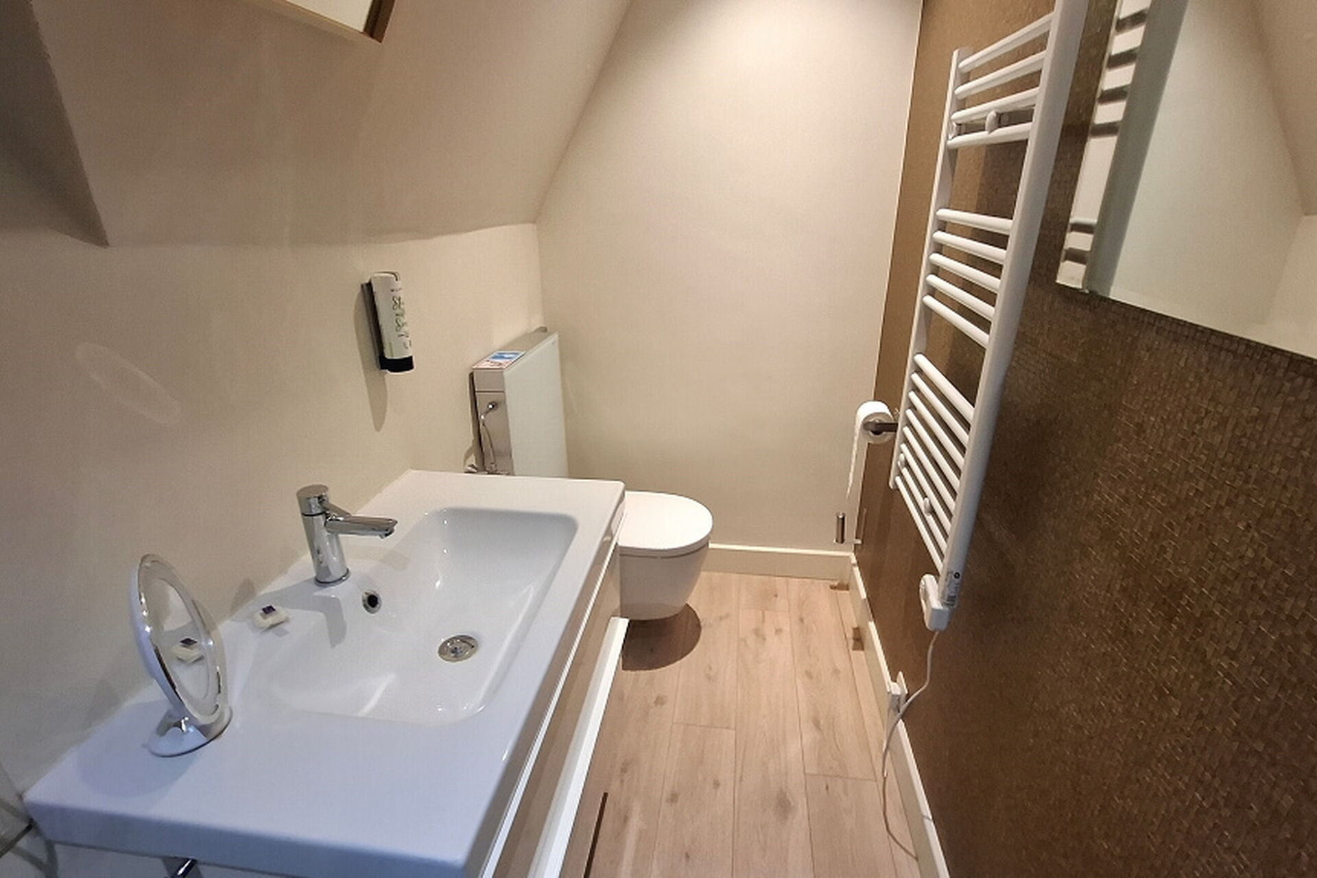 c72d669eaca05ed3f3a9be6c9c92a490