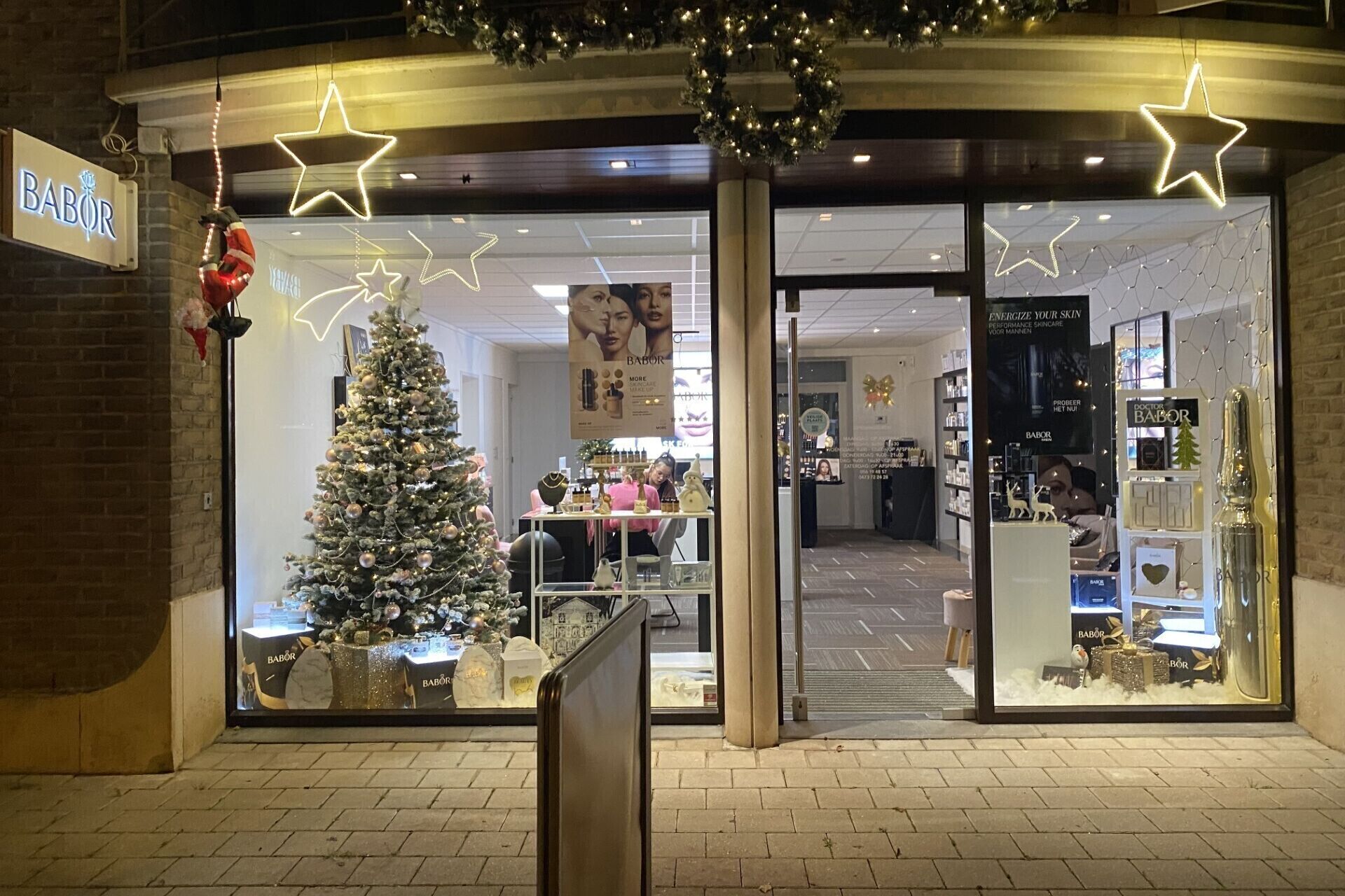 gevel-met-kerst_2025-11-20-131827_gfqk_2025-11-20-132004_iuxc_2025-11-24-100304_tsjq