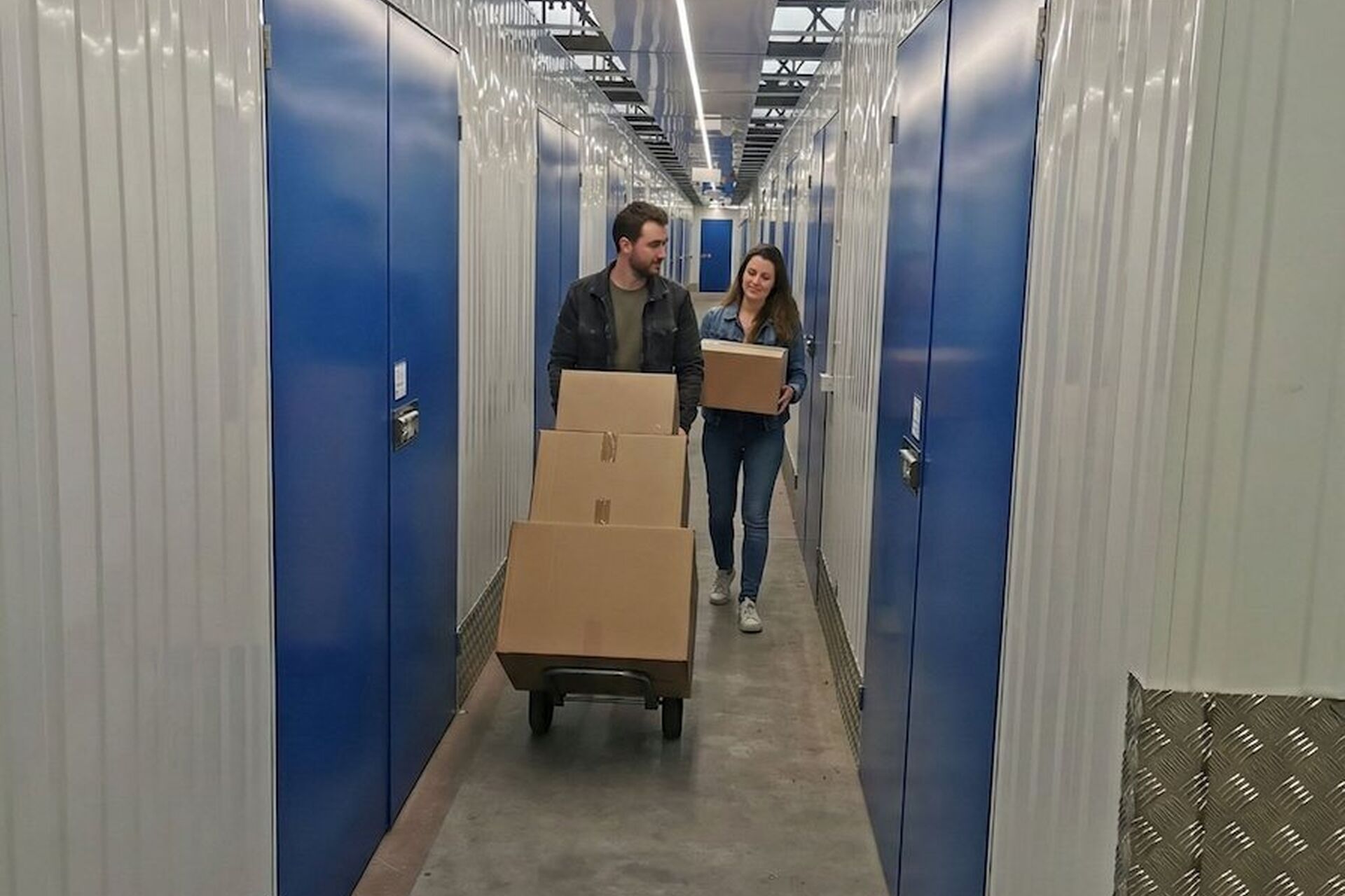 Couple-Storing-Boxes-in-Medium-Unit