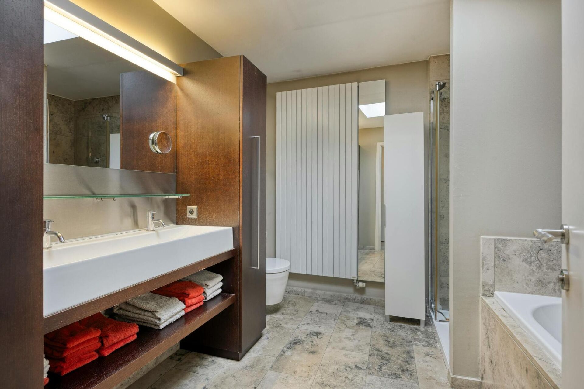 1e879185-9a49-4b35-be64-f29c44997eca