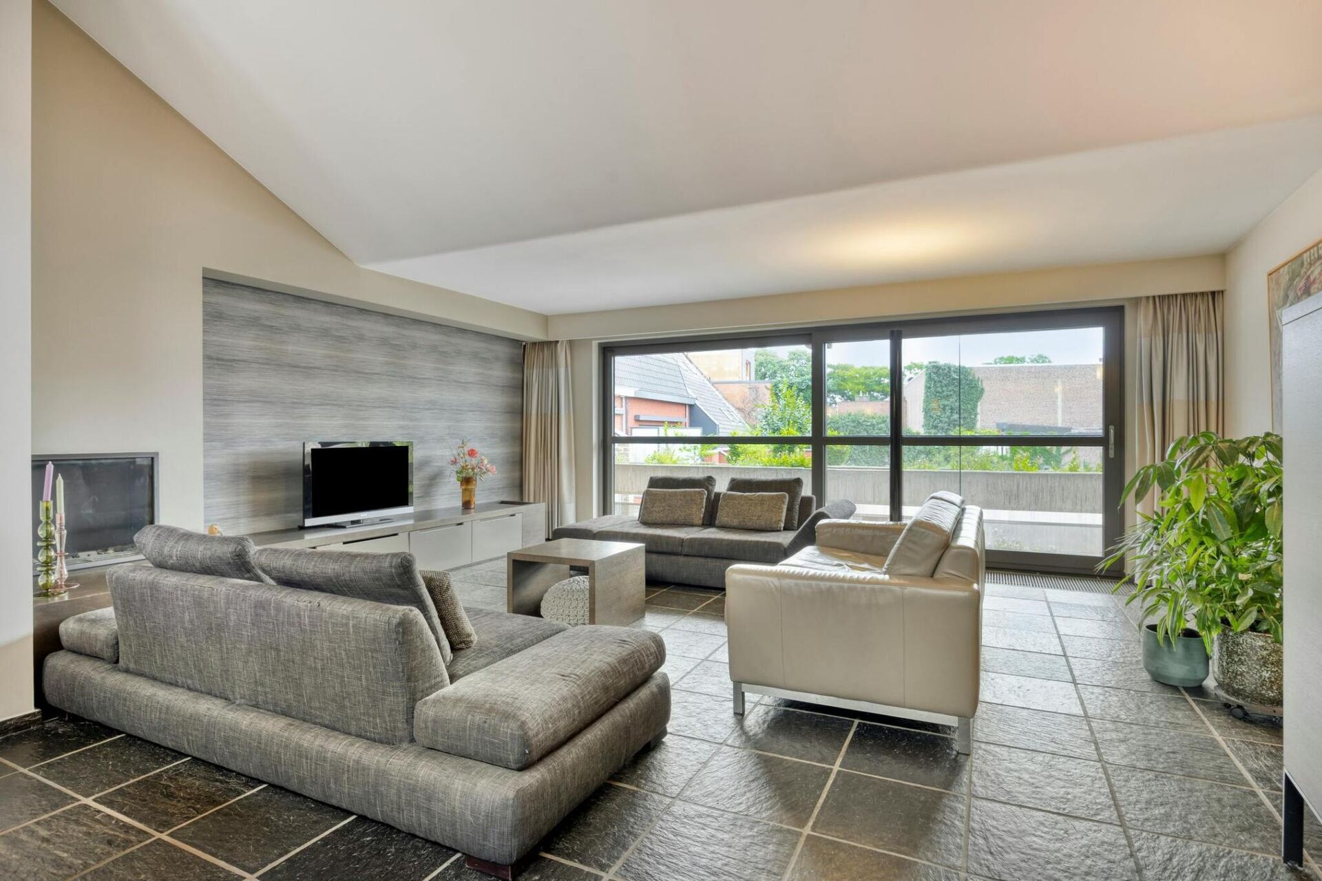 a9c5f958-3f1b-4569-bdb6-7d1f572adb1c