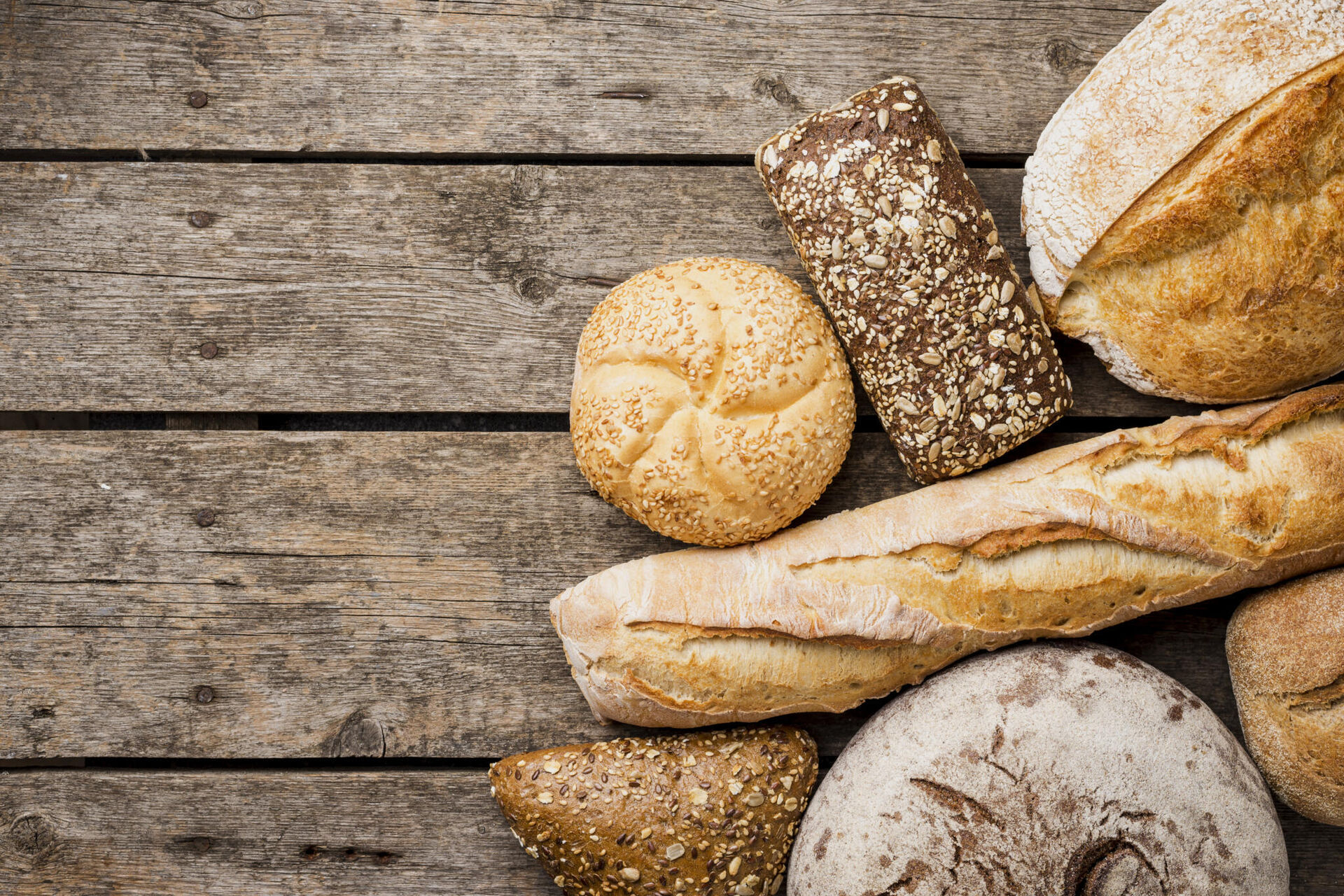 bread-buns-top-view-with-wooden-background