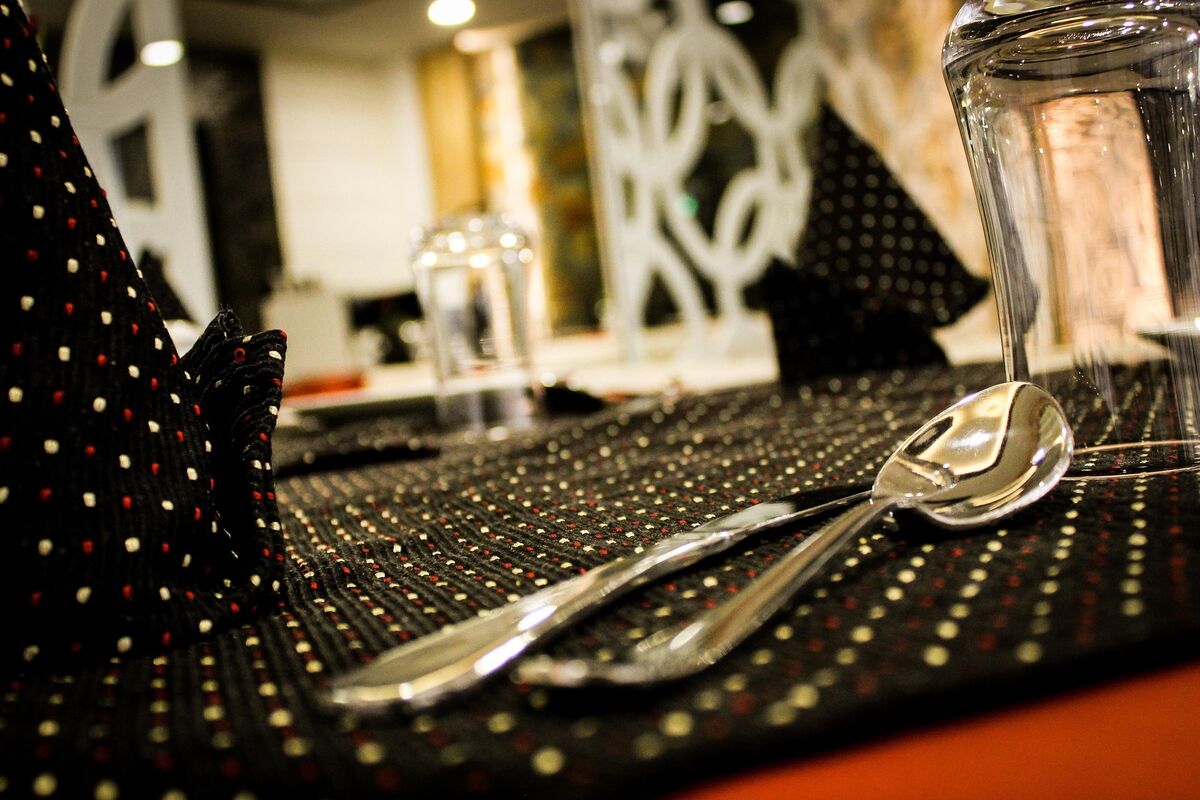 emy00900-restaurant-2715444_1920