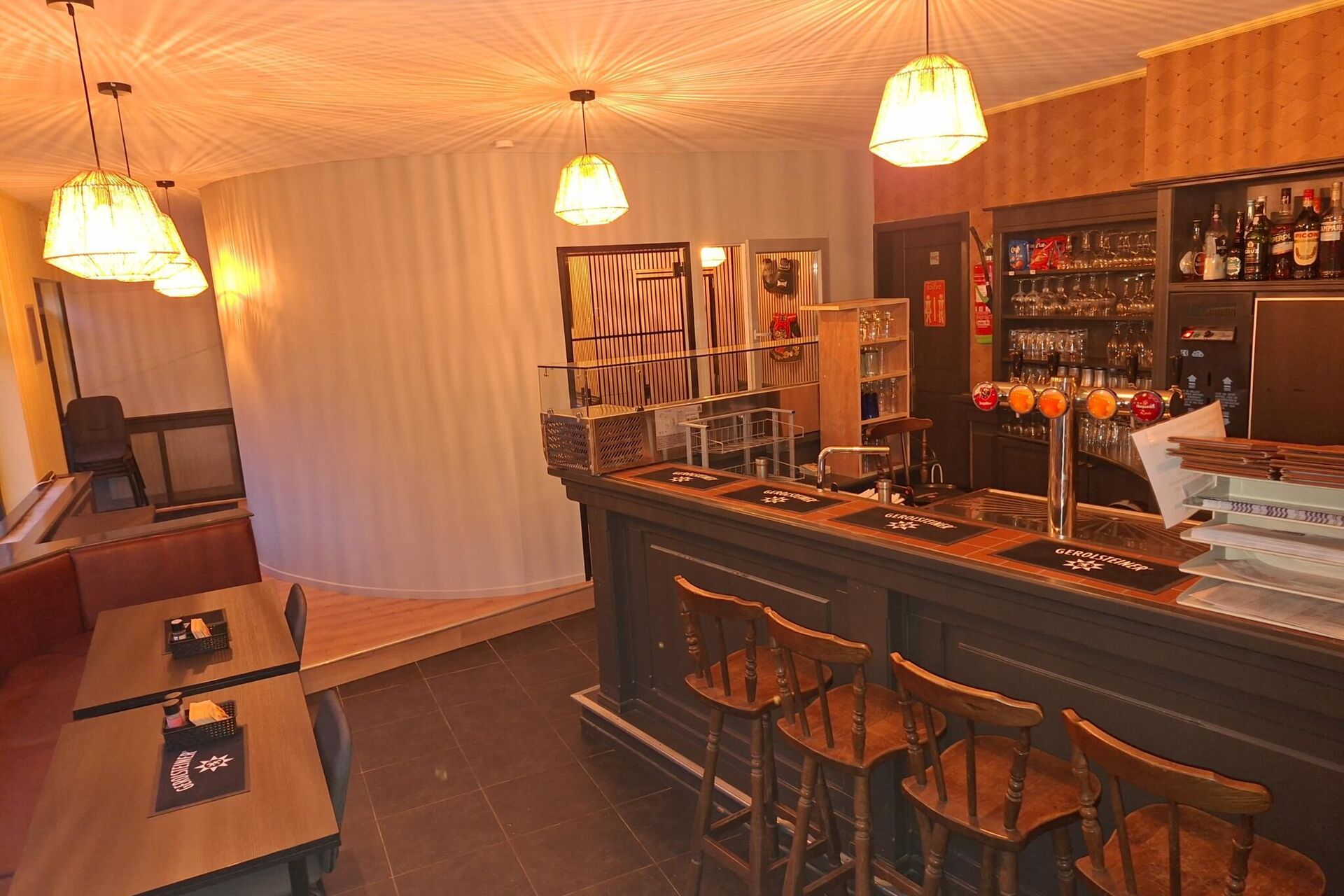 RestoBarInside1