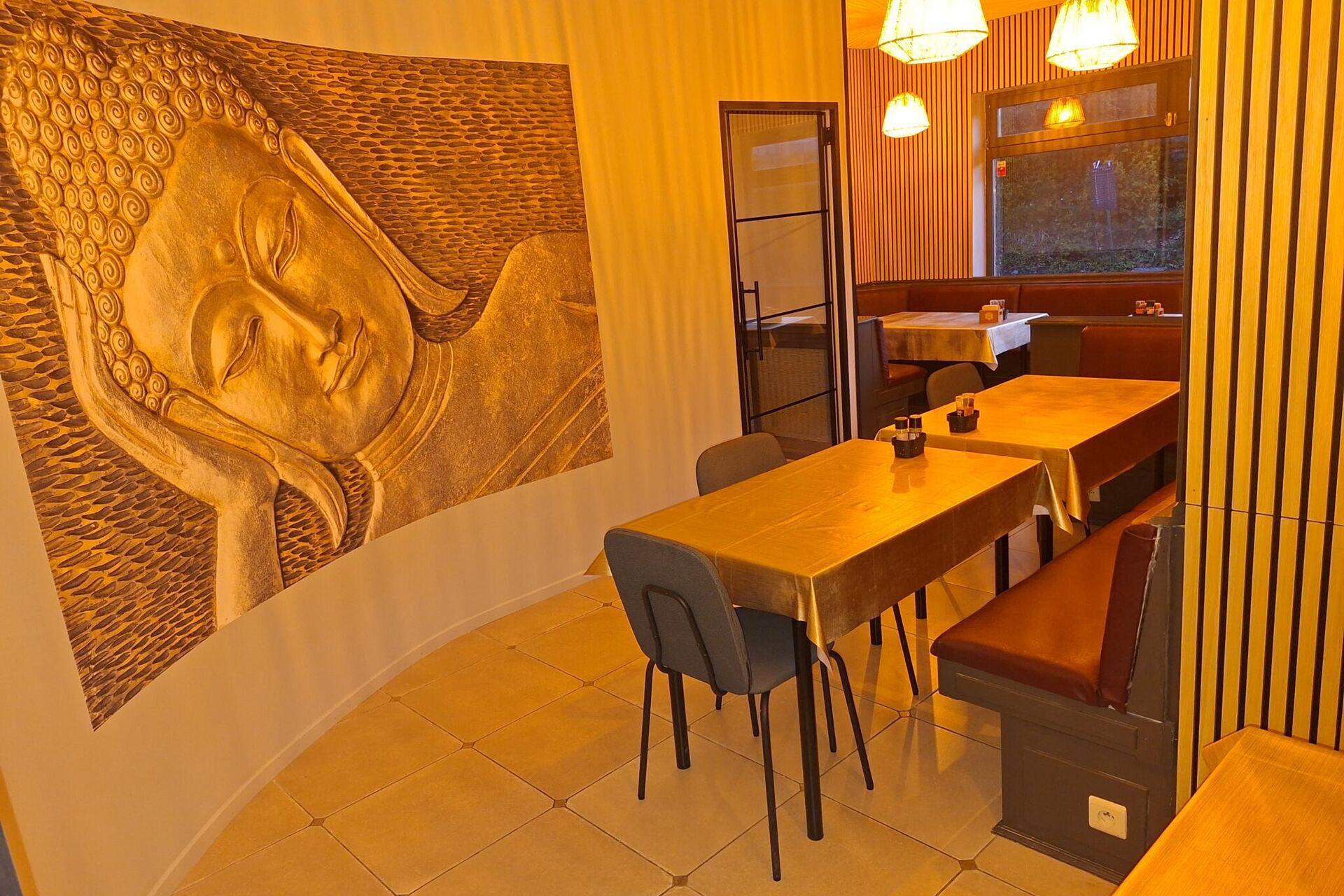 RestoBarInside2