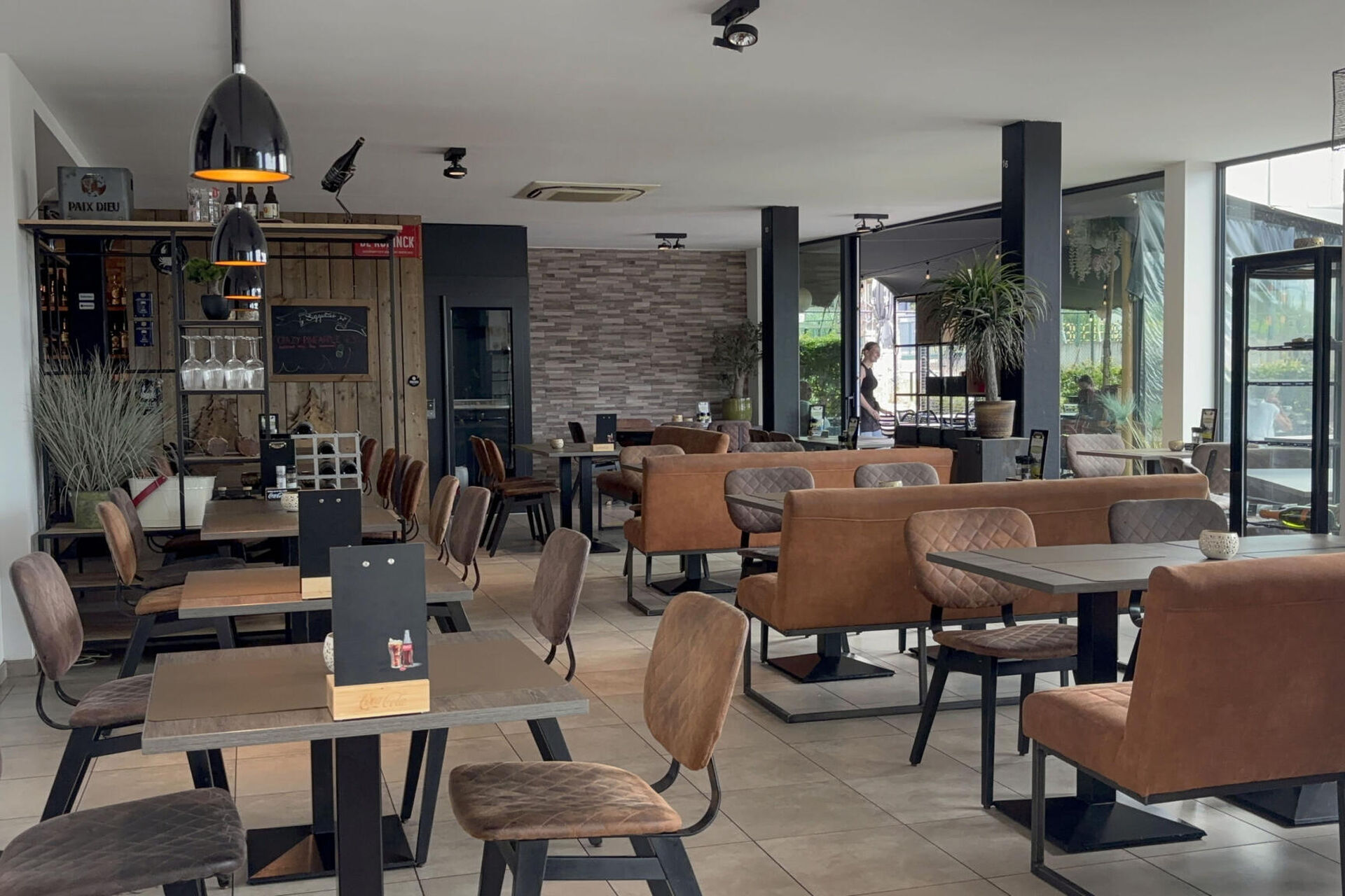 restaurant img (2)