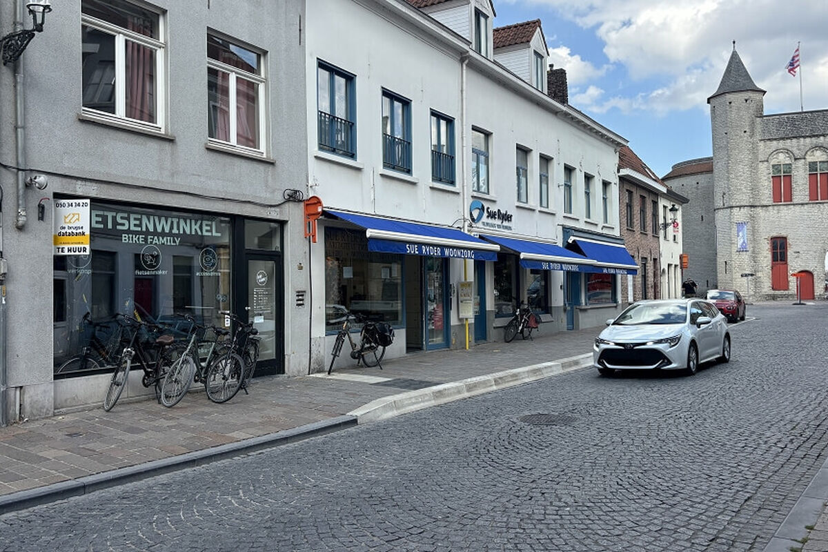 I035900_lg