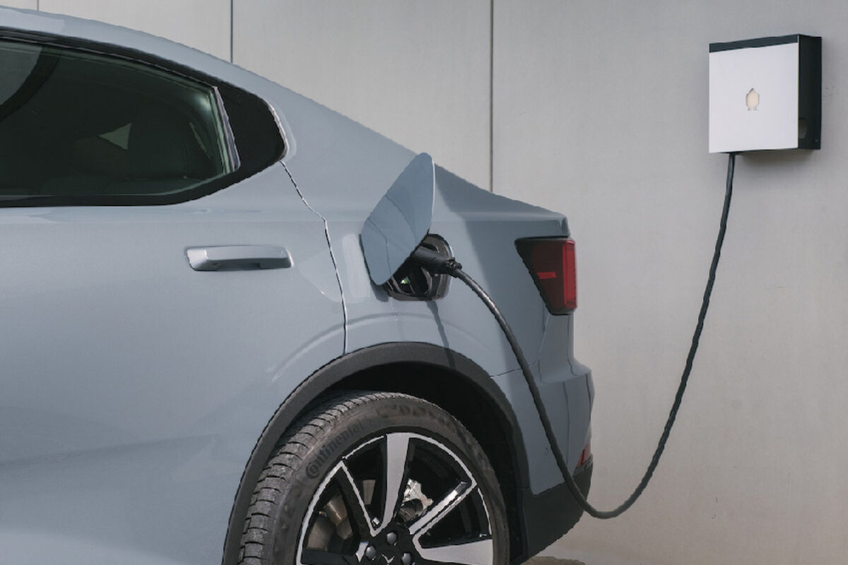 Smappee EV Wall Cable and car 2