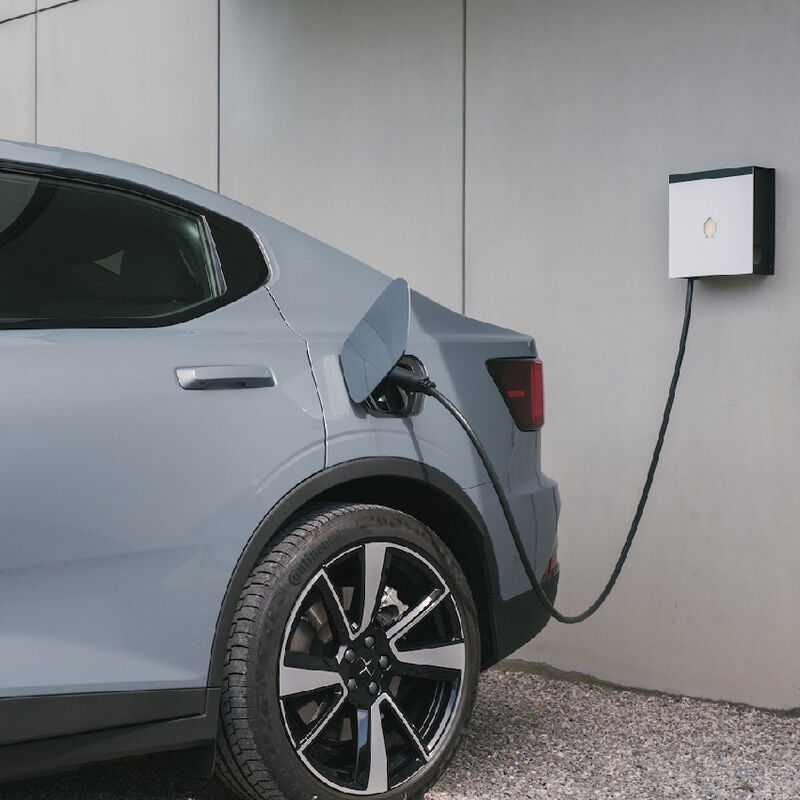 Smappee EV Wall Cable and car 2