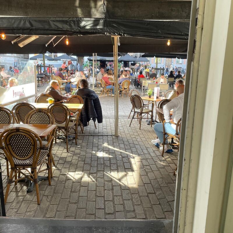 Toetswiet - terras vanaf binnen