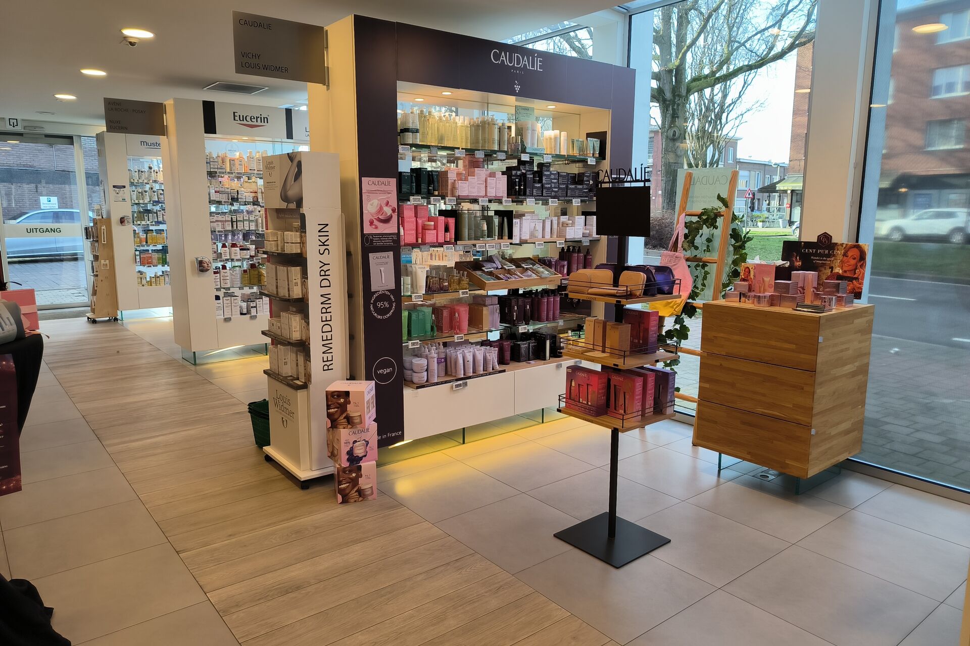 47e9944d734f758bbd2c22c26dca24b2