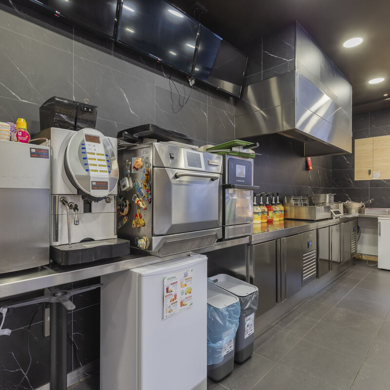 LR Marktstraat 51 8870 Izegem 010