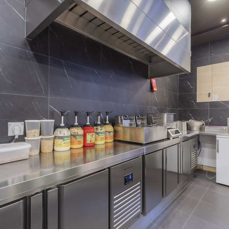 LR Marktstraat 51 8870 Izegem 011