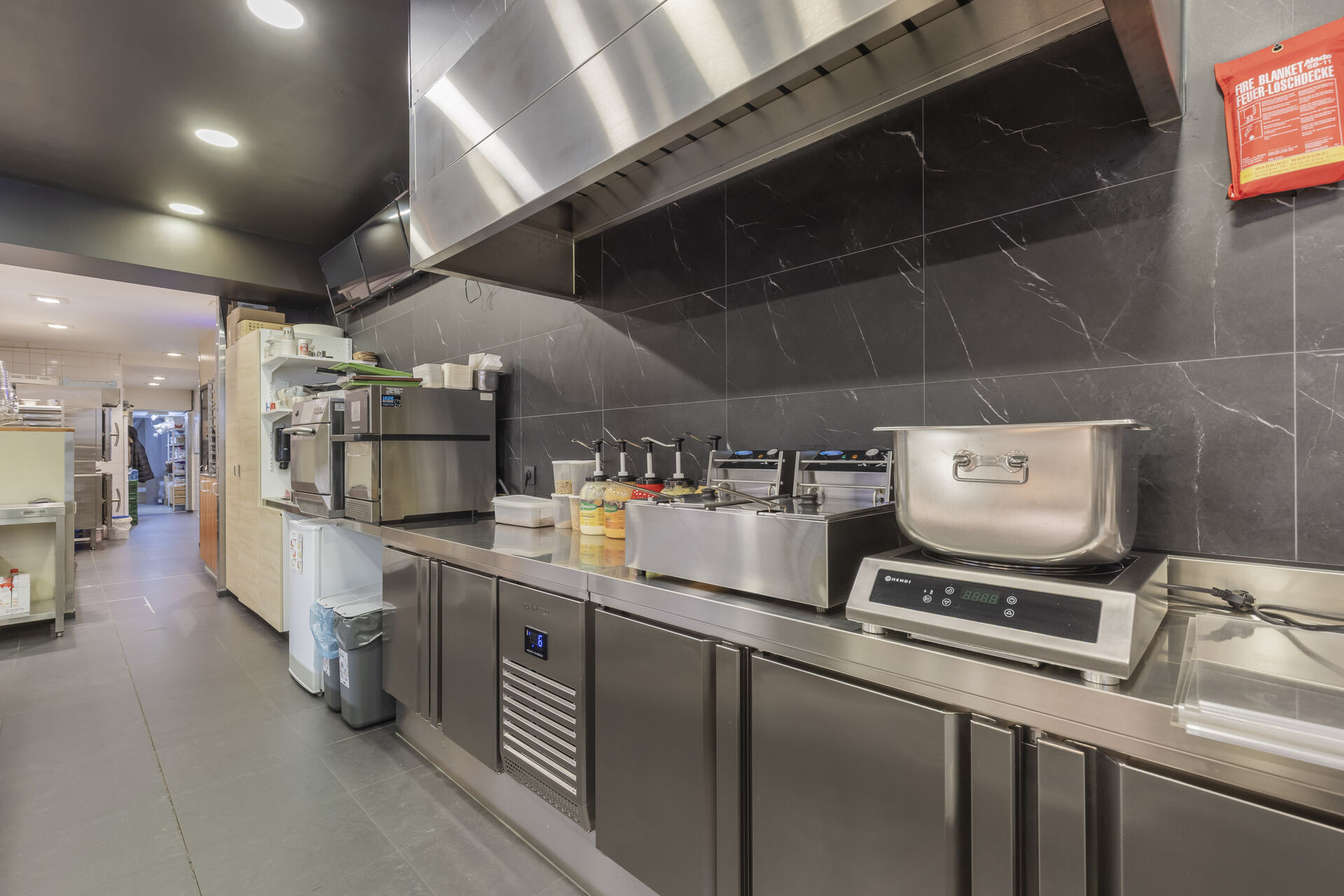 LR Marktstraat 51 8870 Izegem 012