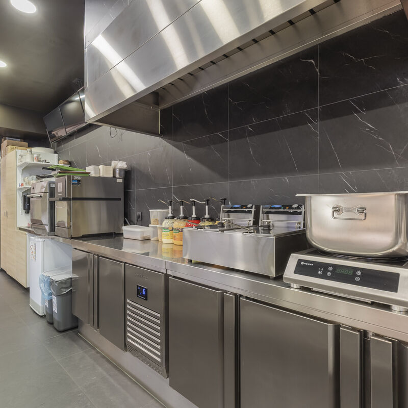 LR Marktstraat 51 8870 Izegem 012