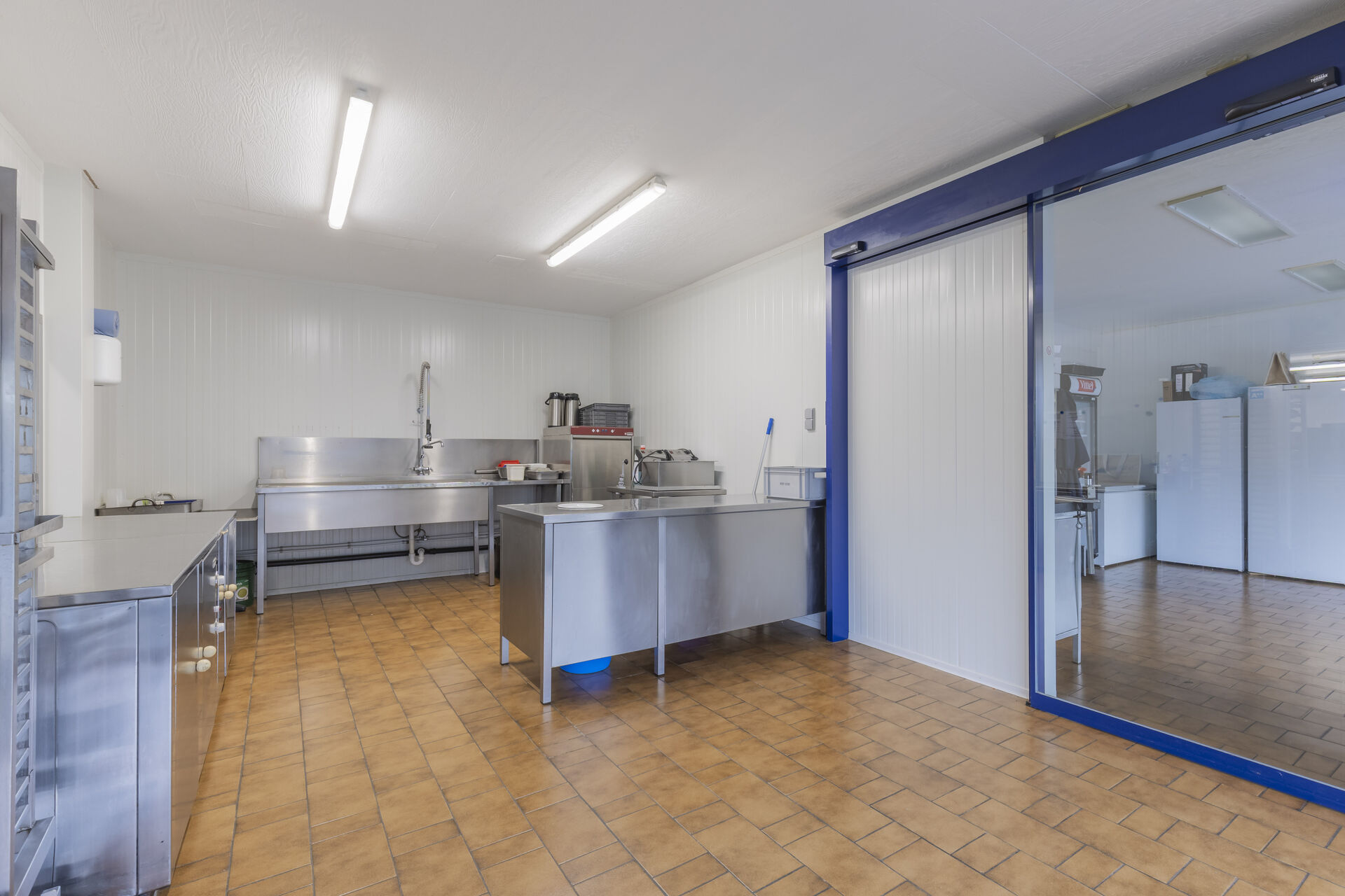 LR Geraardsbergsesteenweg 260 9400 Ninove 009