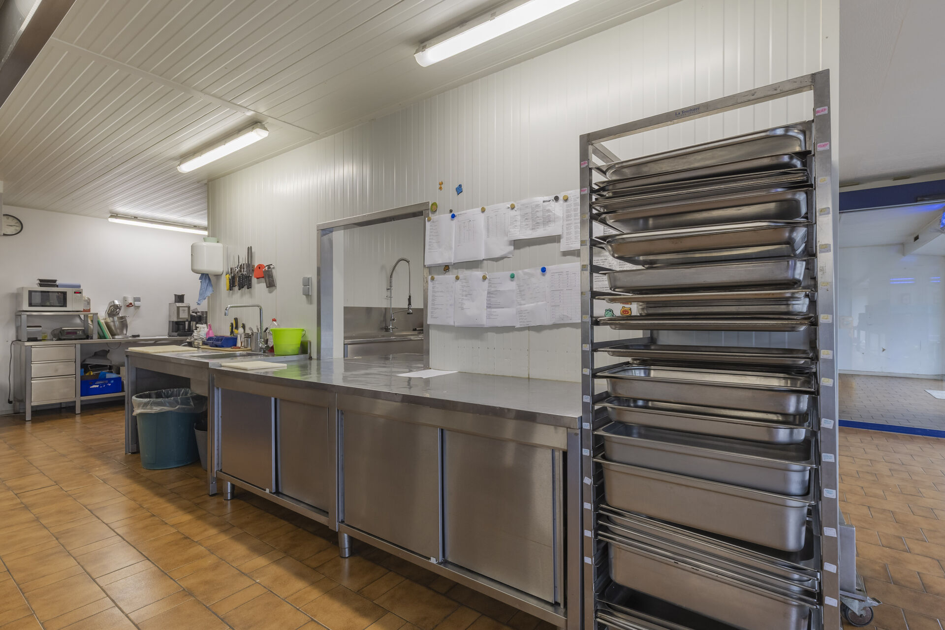 LR Geraardsbergsesteenweg 260 9400 Ninove 011