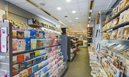 Goed draaiende dagbladhandel op de winkelstraat van Maaseik te koop image