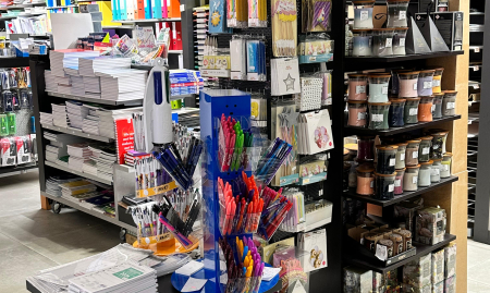Ter overname: Krantenwinkel met groot assortiment papierwaren, tijdschriften boeken - Rand Brussel (OKT codenaam KRANTEN5) image