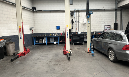 Handelsfonds – Volledig uitgeruste autogarage met showroom – Drukke ligging – Vlaams Brabant image