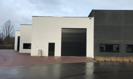 Te koop - Halen - Mooie driegevel Industriehal - 200 m2 'onmiddellijk' beschikbaar met drie parkeerplaatsen en twee extra naast het gebouw image