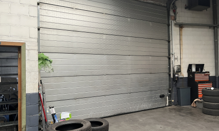 Handelsfonds – Volledig uitgeruste autogarage met showroom – Drukke ligging – Vlaams Brabant image