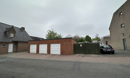 Kortemark - TE KOOP - Handelshuis met Woonst, Opslagruimte en 3 Garages image