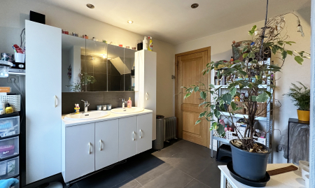 Te koop - Maarkedal - Multifunctionele eigendom met ruim woongedeelte, handelsruimte en zonneterras op toplocatie  image