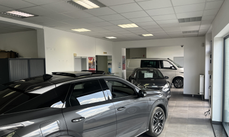 Handelsfonds – Volledig uitgeruste autogarage met showroom – Drukke ligging – Vlaams Brabant image
