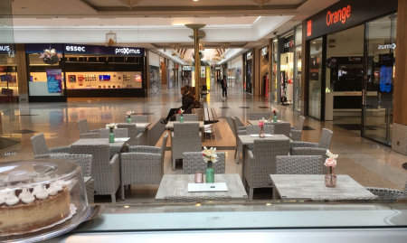Succesvolle Horecazaak (ijssalon/koffieshop) over te nemen op toplocatie in Limburg