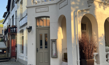  overname De Kust DE HAAN . Goed renderend gezellig Bistro restaurant (+/- 20 personen) met terras (+/- 24 personen)  image
