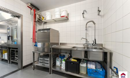 Handelspand met woonst op 1.150 m² in centrum Aarsele!  image