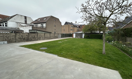 Kortemark - TE KOOP - Handelshuis met Woonst, Opslagruimte en 3 Garages image