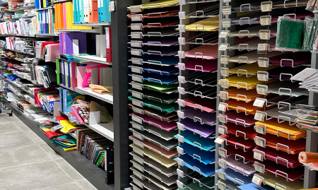 Ter overname: Krantenwinkel met groot assortiment papierwaren, tijdschriften boeken - Rand Brussel (OKT codenaam KRANTEN5) image
