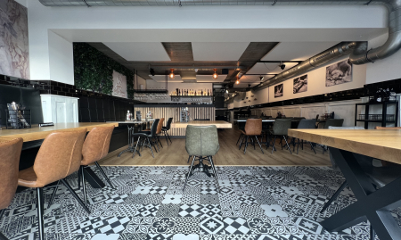 Over te nemen en/of te koop: Instapklaar restaurant op topligging in Genk – zonder naamovername
