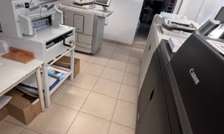 Zeer goed draaiend en winstgevende Copycenter/drukkerij/belettering lettershop/print/reclamebedrijf handelsfonds te koop in Vilvoorde image