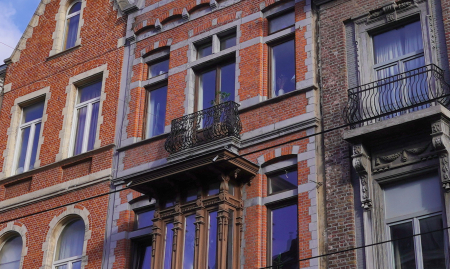 Klassevol gebouw in hartje Gent, met goed draaiend Italiaans restaurant en 3 appartementen waarvan 1 in eigen gebruik en 2 verhuurd.