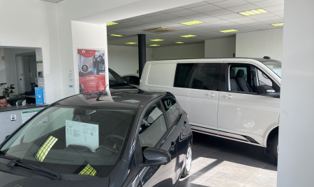 Handelsfonds – Volledig uitgeruste autogarage met showroom – Drukke ligging – Vlaams Brabant image