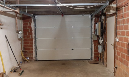 Te koop - Montenaken - Gerenoveerd handelspand met ruime woonst, terras, tuin en inpandige garage image