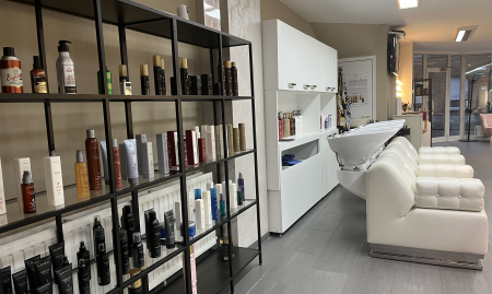 Succesvolle kapsalon met woonst image