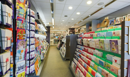 Goed draaiende dagbladhandel op de winkelstraat van Maaseik te koop image