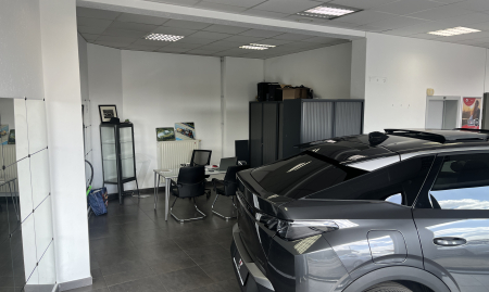 Handelsfonds – Volledig uitgeruste autogarage met showroom – Drukke ligging – Vlaams Brabant image