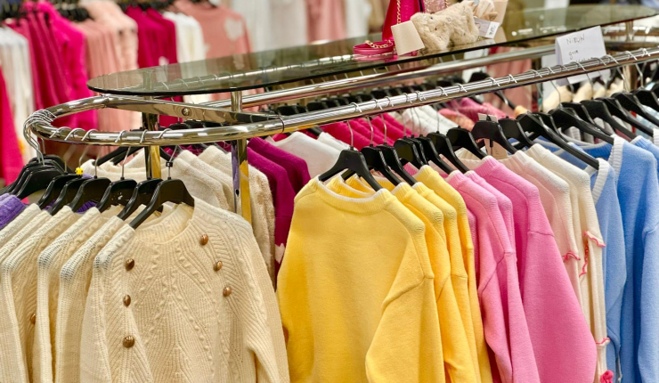 Bekende Dameskledingzaak + E Commerce over te nemen in West - Vlaanderen image