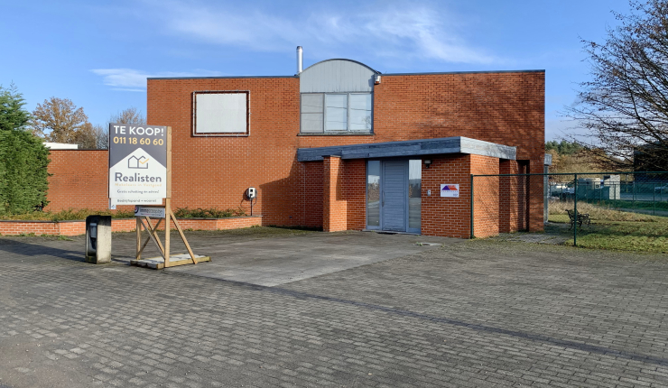 Over te nemen Handelsfonds Dakwerken met bedrijfsgebouw voor € 1.150.000 - Beringen -   TE KOOP - Bedrijfsgebouw zonder handelsfonds voor €995.000