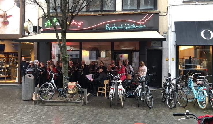 Ter overname: Moderne kunstgalerij - pop art - op topligging oude stad Antwerpen  image