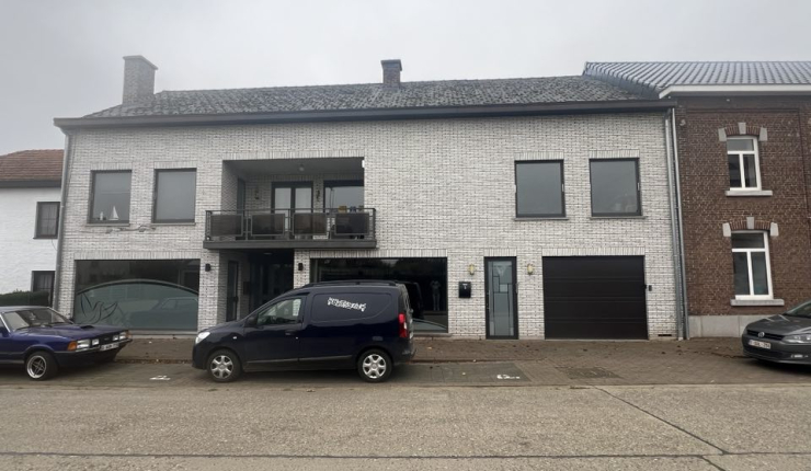Te koop - Montenaken - Gerenoveerd handelspand met ruime woonst, terras, tuin en inpandige garage