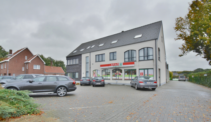 TE KOOP - OUDSBERGEN - Ruim handelspand met parkeergelegenheid op een gunstige locatie