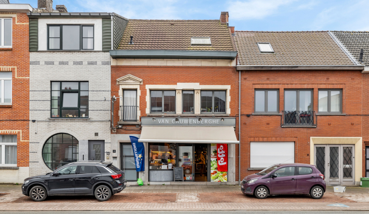 Handelspand met bovenliggende woonruimte nabij UZ Gent