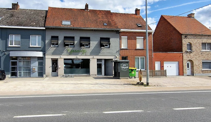 WAREGEM - Te koop - Gekende en goed draaiende broodjeszaak met een prachtige woning 